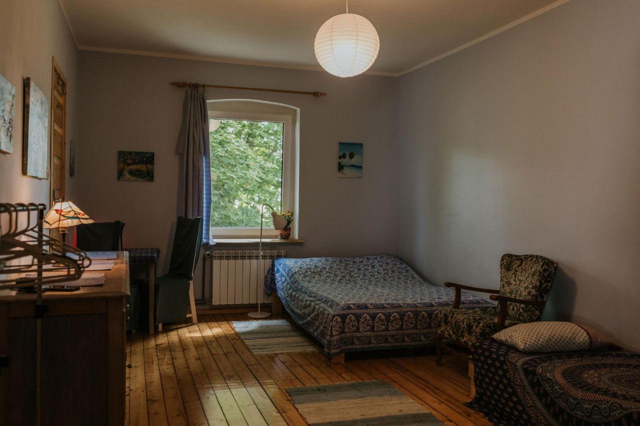 Stara Szkola Nad Jeziorem Czarne  Exterior foto